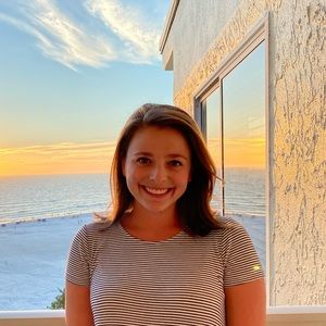 Meet your Posher, Caitlin